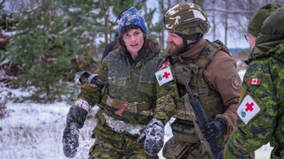 V polovině listopadu se pak tři vojáci pontonové čety zúčastnili dvoutýdenního kurzu s názvem TCCC (TACTICAL COMBAT CASUALTY CARE - Neodkladná zdravotní péče v bojových podmínkách)