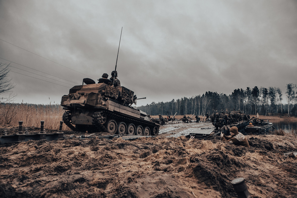 Ze závěrečného cvičení pontonové čety Winter Shield. Na záběrech je vidět činnost pontonové čety při přepravě jednotek uskupení eFP Battle Group a lotyšského 1. mechanizovaného praporu.