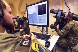  Velitelé a operátoři můžou odstranit případné nedostatky ve výcviku hned na místě