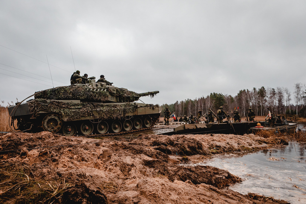 Ze závěrečného cvičení pontonové čety Winter Shield. Na záběrech je vidět činnost pontonové čety při přepravě jednotek uskupení eFP Battle Group a lotyšského 1. mechanizovaného praporu.