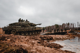 Ze závěrečného cvičení pontonové čety Winter Shield. Na záběrech je vidět činnost pontonové čety při přepravě jednotek uskupení eFP Battle Group a lotyšského 1. mechanizovaného praporu.