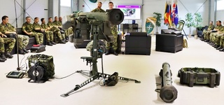  Náčelník generálního štábu se setkal s českými vojáky a měl možnost prohlédnout si zblízka hlavní zbraňový systém RBS-70