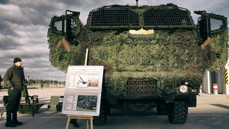 Vojáci v Lotyšsku ukazovali kolegům z NATO svou výzbroj, velký úspěch měla puška CZ 806 BREN