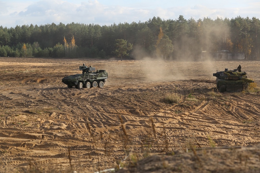 Český Pandur a německý Leopard