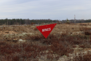 Označení minového pole položeného italskými ženisty.