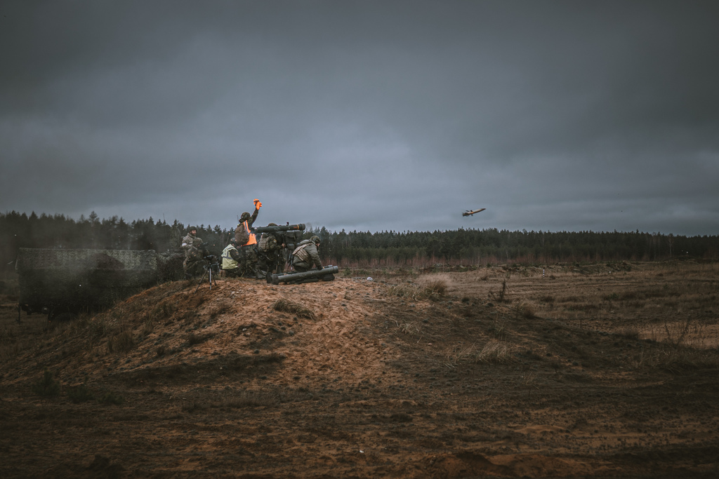 Střelba z protiletadlového raketového kompletu RBS-70.