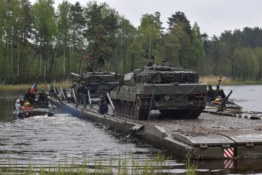 Přeprava španělských tanků Leopard 2E 