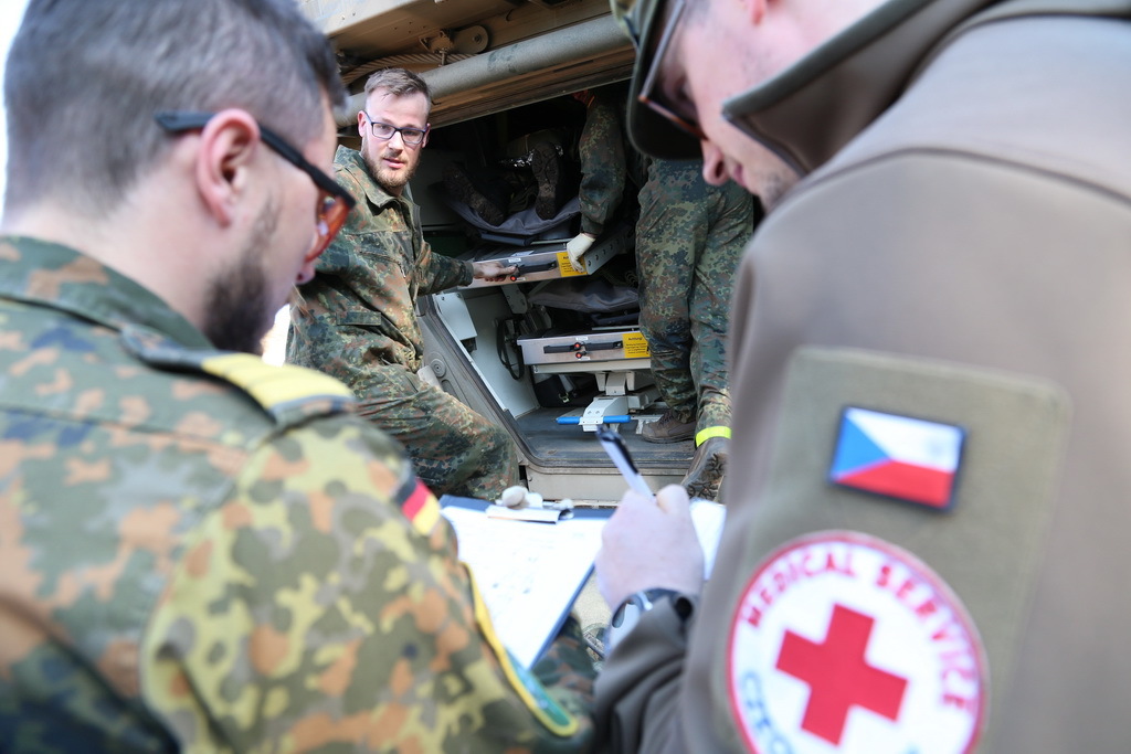 Už při vynášení do českého obvaziště jsou předávány základní informace 