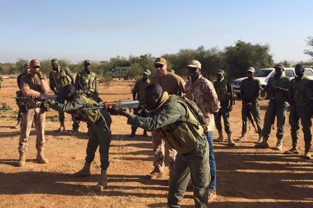 Vojáci cvičí malijské jednotky i instruktory. Do místních jazyků překládají tlumočníci