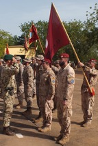  Velitel české jednotky kpt. Roman Kamenský s velitelem EUTM Mali