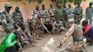 Češi v Bamaku opravili výcvikové středisko pro malijské spojaře