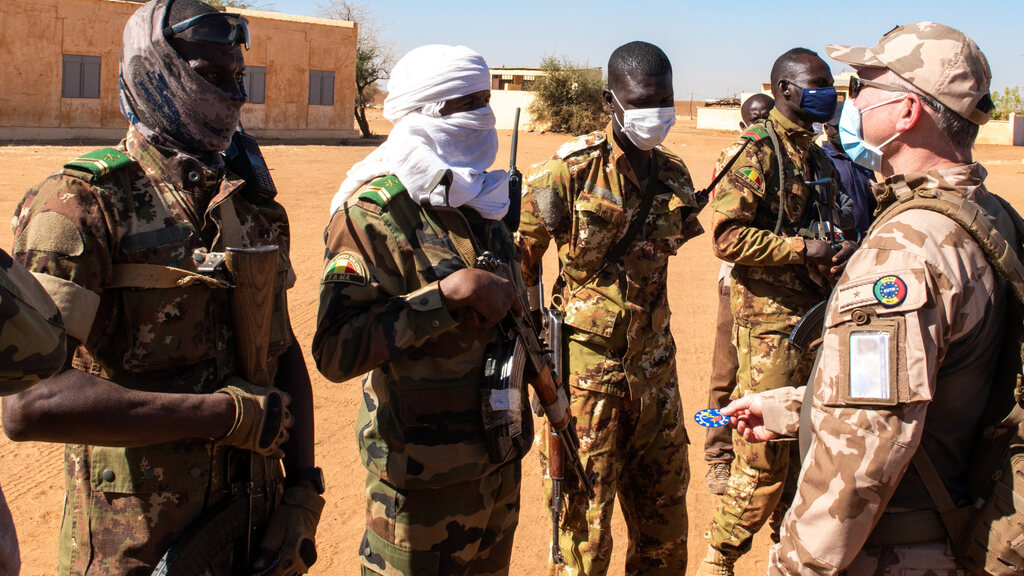 Velitel mise EUTM na inspekci výcviku v Gao