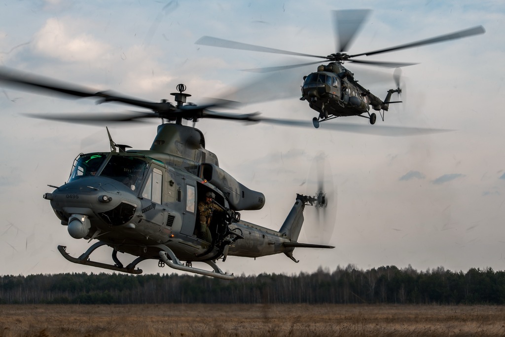 Vrtulníky Mi-171Š se vrací zpět na základnu v ČR a nové víceúčelové vrtulníky UH-1Y Venom je vystřídají při plnění úkolů na polské východní hranici.