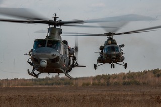  Vrtulníky Mi-171Š se vrací zpět na základnu v ČR a nové víceúčelové vrtulníky UH-1Y Venom je vystřídají při plnění úkolů na polské východní hranici.