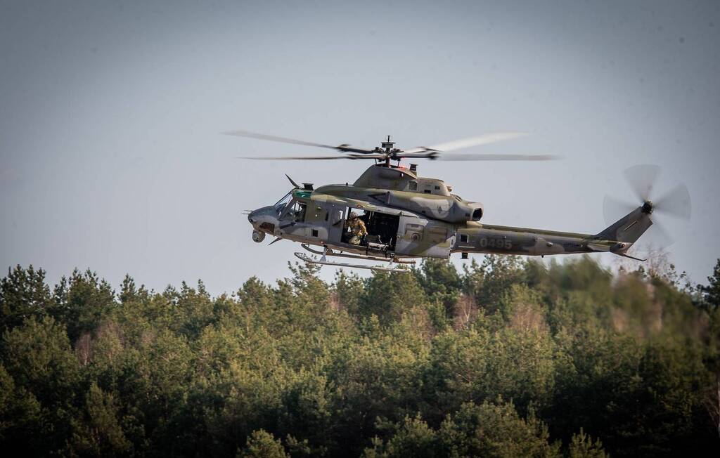 Přistání víceúčelových vrtulníků UH-1Y Venom na polské východní hranici.
