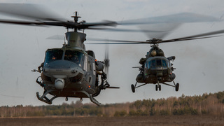 Ilustrační obrázek ke článkuČeští vrtulníkáři na nových strojích H-1 už v Polsku plní operační úkol