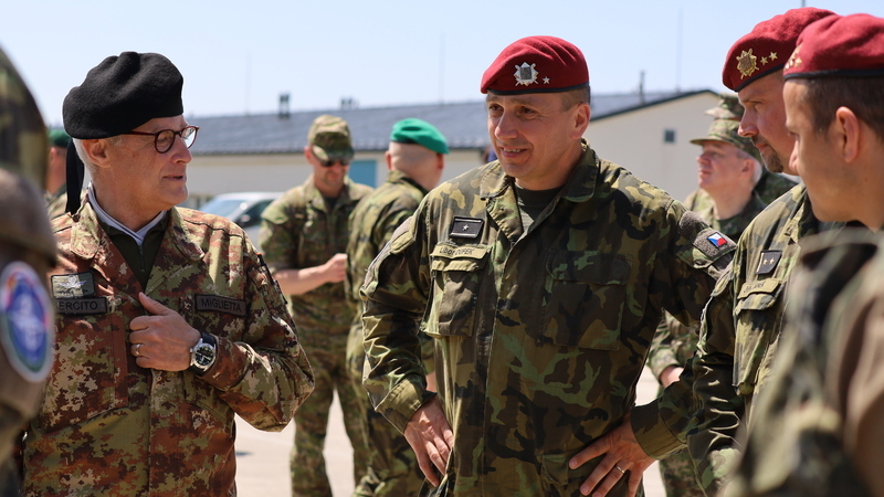 Návštěva generála Miglietty zdůrazňuje závazek NATO chránit Slovensko a východní hranici