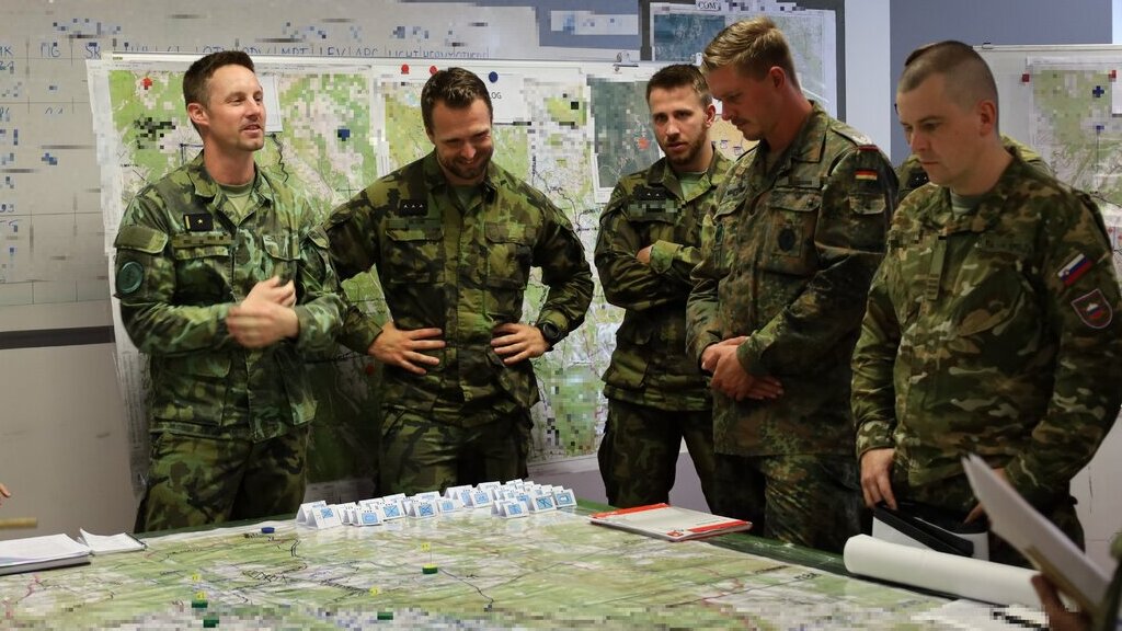 Mnohonárodní prapor na Slovensku stojí na prahu certifikace