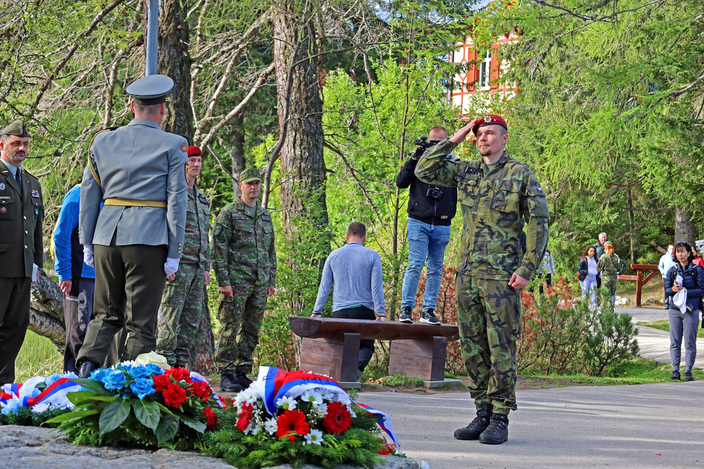 Ceremoniál ve Štrbském Plese za účasti zástupce MN BG SVK, který byl následovaný výstupem na Kriváň