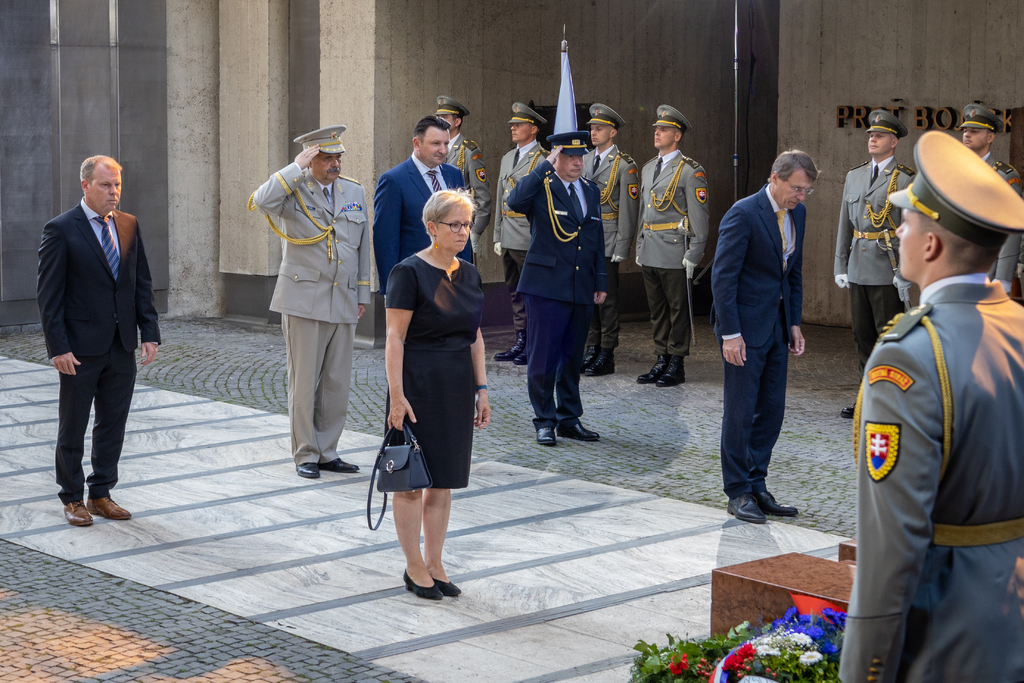 Hlavní oslavy SNP proběhly v Banské Bystrici, za účasti politických představitelů a diplomatů