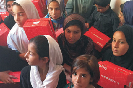 Čeští vojáci přepravili do Afghánistánu další humanitární pomoc