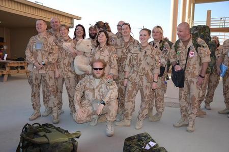 Předání operačního úkolu polního chirurgického týmu