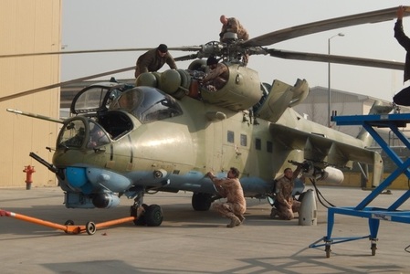 Vrtulníky si už Afghánci opraví i sami, radí jim čeští letečtí poradci