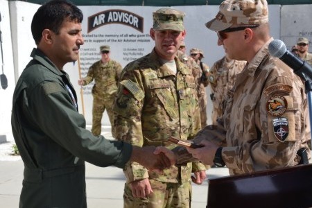 Mnohonárodní letecká poradní jednotka v Kábulu má opět české velení