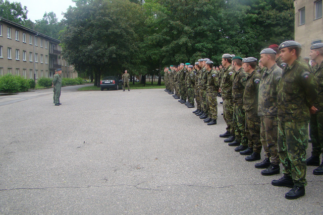Velitel ÚU AČR KFOR major Josef Nejedlý a příslušníci ÚU AČR KFOR