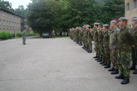 Velitel ÚU AČR KFOR major Josef Nejedlý a příslušníci ÚU AČR KFOR