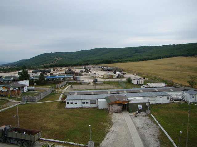 Pohled na muniční sklad, rotu zabezpečení, transit B a C (dne 7. 7. 2011)