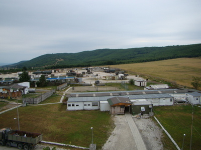 Pohled na muniční sklad, rotu zabezpečení, transit B a C (dne 7. 7. 2011)