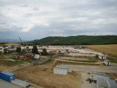 Pohled na místa, kde byl muniční sklad, rota zabezpečení, transit B a C (dne 22. 7. 2011)