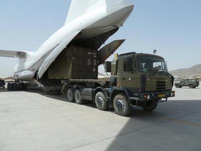 Container moves to Tatra T-815 Mutli-lift