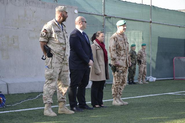 Hosté, zleva pplk. Vladimír Grišlo, velvyslanec AČR v Afghanistánu Miroslav Kosek, zástupkyně velvyslance Markéta Hájková a generálmajor Jiří Baloun