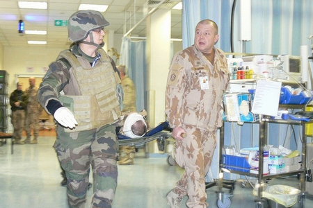 Petr F. během nácviku signálu hromadného příjmu raněných (MTF ROLE 3 KAIA, 3. PCHT)