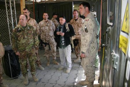 Velvyslanec České republiky v Afghánistánu na základně Šarana (5)