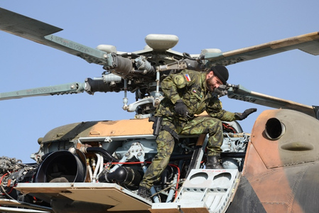 Čeští letečtí technici bojují vědomostmi a zkušenostmi