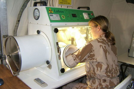 Chemici v Kábulu: Testujeme hlavně vodu