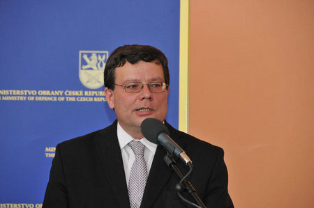 New Minister of Defence introduced to his office