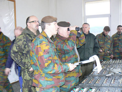 At the tower of the firing range - Belgian officers get acquianted with "target situation"