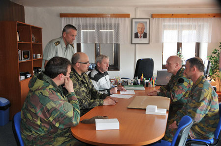 Regular coordination meetings with commander of the Boletice Centre helped to smooth progress of the Belgian battalion exercise