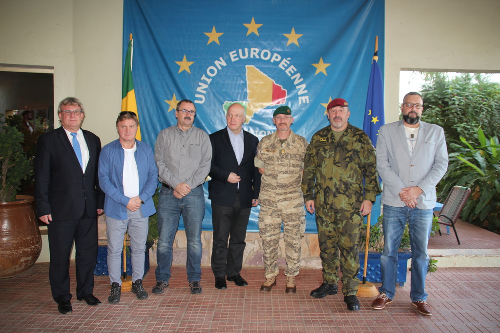 Setkání náčelníka Generálního štábu AČR armádního generála Aleše Opaty a velitelem mise EUTM rakouským brigádním generálem Christianem Habersatterem na velitelství v Bamako