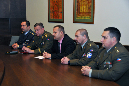 Informal talks with guests before Czech Defence Minister Alexandr Vondra receives CIOR representatives. The Czech party was headed by Major General Miroslav Zizka and Frantisek Sulc, Chief Adviser to the Minister