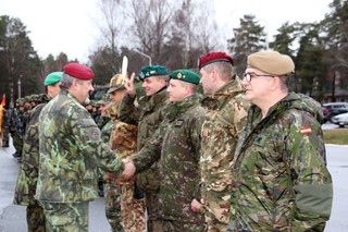 Generál Opata navštívil vojáky v Pobaltí, kde v rámci alianční předsunuté přítomnosti působí už pět měsíců