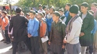 Afghánští sirotci při předávání materiálu humanitární pomoci 
