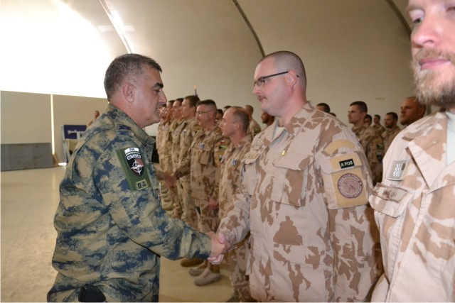 Medaile NATO obdrželi také vojáci 18. polního chirurgického týmu