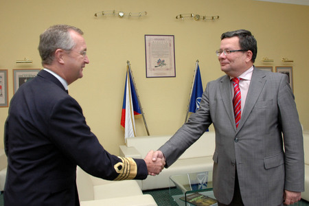Czech Defence Minister Alexandr Vondra welcomes General Syrén at the Ministry of Defence
