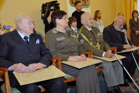 Fighters received certificates that they were participants of the IIIrd Resistance, the lady for her father