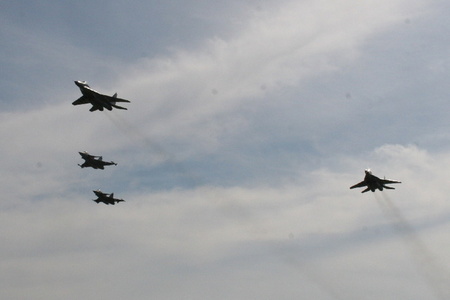 Skupina hotovostních letounů JAS-39 Gripen a MiG-29 